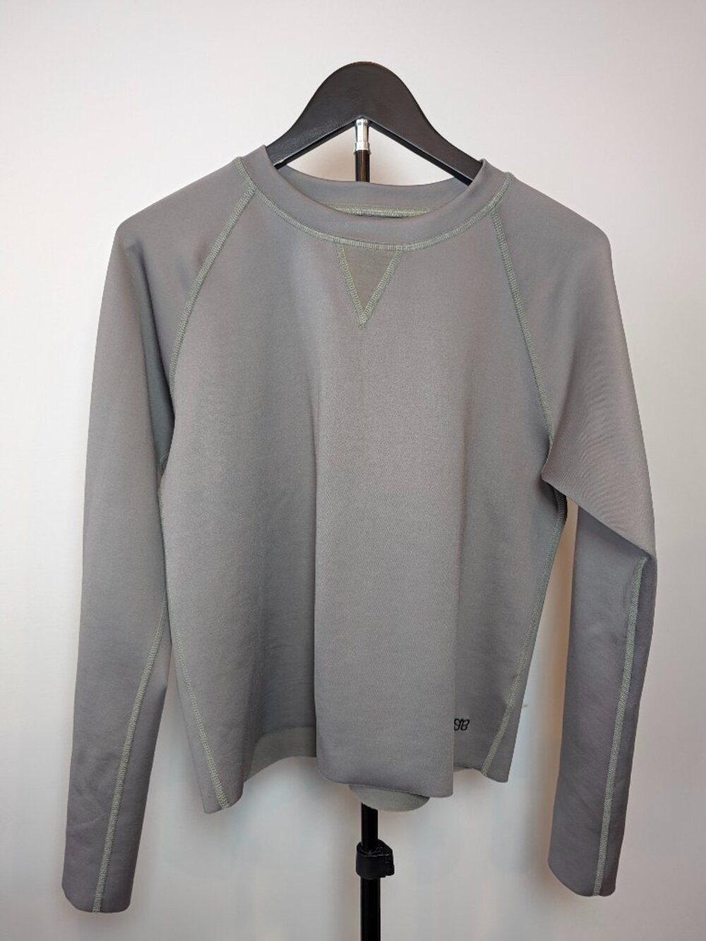 Albion Women's Size S Fit Neo Crop Sweatshirt Gray